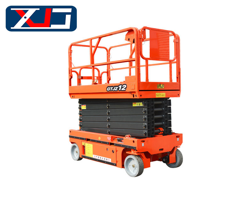 Self-propelled scissor lift