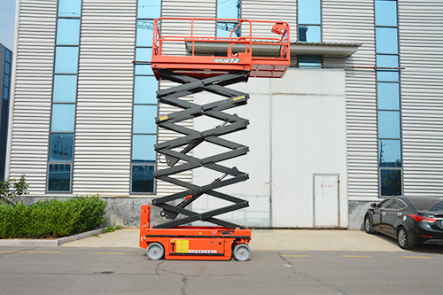 Self-propelled scissor lift